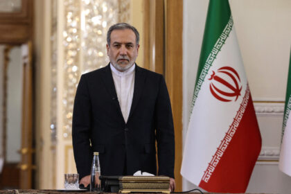 cine-conduce-iranul,-dupa-moartea-lui-ali-khamenei?-ali-larijani,-secretarul-consiliului-pentru-securitate-nationala,-anunta-noua-putere-de-la-teheran