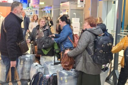 318-romani,-evacuati-din-infernul-din-israel,-au-aterizat-in-siguranta-in-romania-am-zis-ca-nu-mai-ajungem-acasa.-multumim-lui-dumnezeu-ca-am-scapat