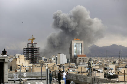 razboi-in-orientul-mijlociu,-ziua-4-israel-a-intrat-cu-trupe-la-sol-in-sudul-libanului-si-ataca-in-iran-irgc-loveste-ambasada-sua-din-riad,-campuri-petroliere-si-baze-sua-trump:-iran-vrea-sa-vorbeasca.-am-spus:-prea-tarziu
