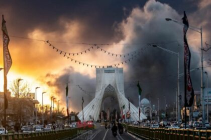razboiul-din-orientul-mijlociu-iranul-lanseaza-noi-rachete-catre-israel-/-trump-anunta-ca-intrerupe-relatiile-comerciale-cu-spania-care-e-motivul-/-iranul-are-un-nou-lider.-adunarea-expertilor-l-a-ales-pe-fiul-lui-ali-khamenei-drept-lider-suprem