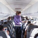 motivul-pentru-care-politistii-au-fost-chemati-sa-dea-jos-o-femeie-dintr-un-avion.-ce-i-a-reprosat-echipajul-pasagerei