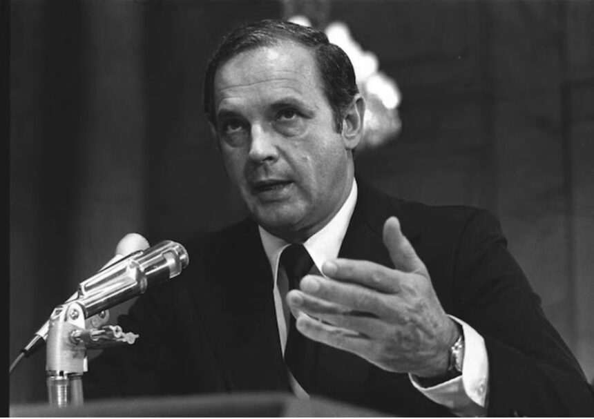 fostul-consilier-al-lui-robert-nixon,-a-carui-marturie-a-influentat-ancheta-watergate,-a-murit
