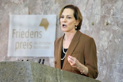 ce-uneste-china,-rusia-si-iranul.-anne-applebaum,-la-bucuresti:-reteaua-autocrata-moderna-nu-este-unita-de-ideologie,-ci-de-interesul-comun-de-a-ramane-la-putere