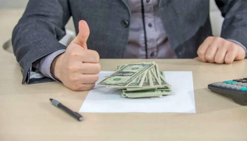 salarii-mai-mari-cu-2.8%-+-o-zi-de-concediu-in-plus-pentru-aceasta-categorie-de-salariati-romani