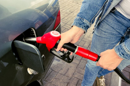 romanii-platesc-mai-mult-decat-ungurii-pentru-un-litru-de-benzina.-ce-diferente-de-pret-sunt