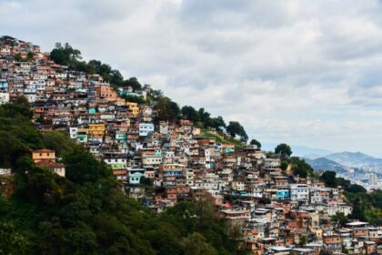 o-alta-zi-de-panica-si-frica-in-rio-de-janeiro:-cel-putin-opt-morti-in-urma-unei-razii-a-politiei-braziliene-intr-o-favela