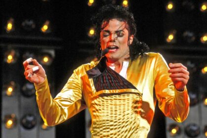cand-a-venit-michael-jackson-in-romania-ni-s-a-parut-ca-s-a-deschis-cerul.-1992,-anul-in-care-bucurestiul-a-facut-cunostinta-cu-planeta-pop