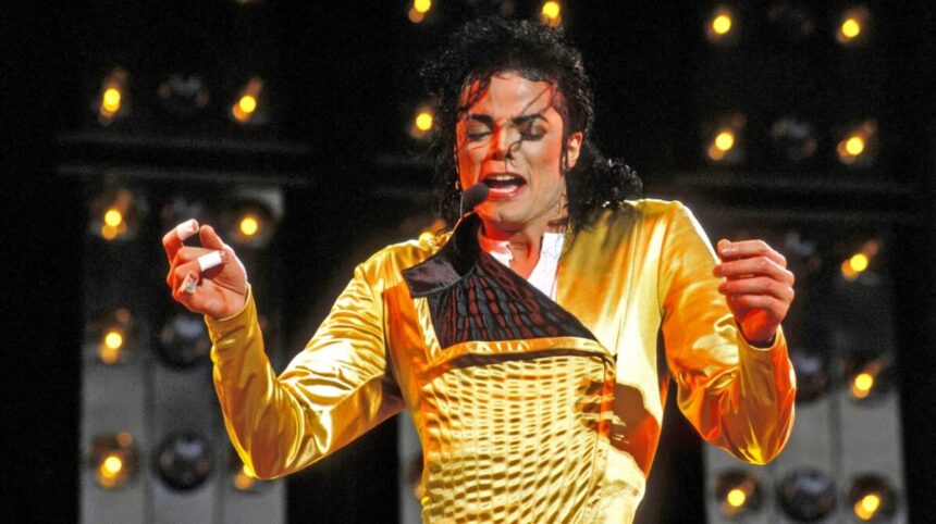 cand-a-venit-michael-jackson-in-romania-ni-s-a-parut-ca-s-a-deschis-cerul.-1992,-anul-in-care-bucurestiul-a-facut-cunostinta-cu-planeta-pop
