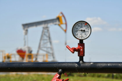 the-economist:-chiar-si-cel-mai-optimist-scenariu-pentru-pietele-de-energie-este-dezastruos.-pretul-gazelor-in-europa-a-crescut-cu-85%
