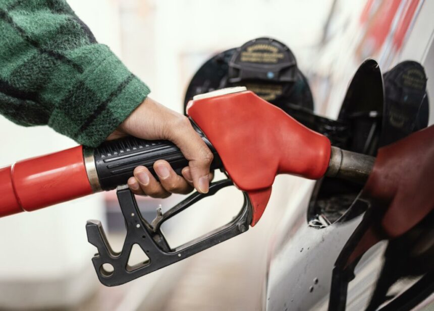 bnr:-reducerea-taxelor-la-carburanti-arunca-benzina-pe-deficitul-bugetar