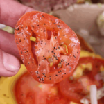 pasionat-de-gradinarit,-un-barbat-a-plantat-seminte-de-rosii-dintr-un-burger-de-la-mcdonalds.-ireal-ce-s-a-intamplat-3-luni-mai-tarziu