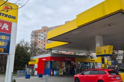 noua-reducere-cu-50-de-bani-pe-litru-a-preturilor-la-carburanti,-pe-masa-guvernului-inca-nu-se-taie-din-taxe,-s-ar-putea-pune-un-nou-impozit-pentru-petrom-–-economica.net