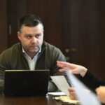 sedinta-cgmb:-reorganizarea-primariei-si-eliminarea-parcarii-gratuite-pentru-masini-electrice-si-hibride,-pe-ordinea-de-zi-–-economica.net