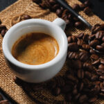 cele-5-semne-de-avertizare-pe-care-corpul-tau-le-transmite-atunci-cand-ar-trebui-sa-reduci-consumul-de-cafea