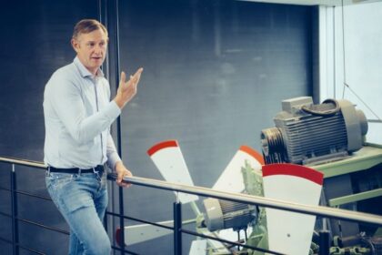 jens-rasmussen,-ceo-eurowind-energy:-regenerabilele-sunt-solutia-disponibila-acum,-europa-trebuie-sa-isi-poata-asigura-singura-energia-ce-spune-despre-proiectele-din-romania,-unde-va-investi-300-mil-euro-pe-an-interviu-–-economica.net