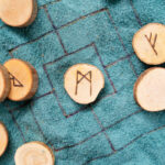 horoscop-rune-azi,-8-aprilie-2026.-algiz-inversat-aduce-tensiuni,-scorpionul-castiga,-nativii-din-alte-zodii-sunt-pusi-la-incercare