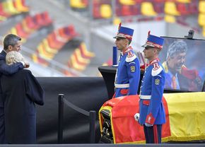 mircea-lucescu-va-fi-inmormantat-vineri-programul-zilei:-cortegiul-funerar-pleaca-dimineata-de-la-arena-nationala