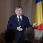 crin-antonescu,-despre-transferul-premierului-de-la-pnl-la-reper:-ilie-bolojan-este-eroul,-intre-ghilimele-sau-fara