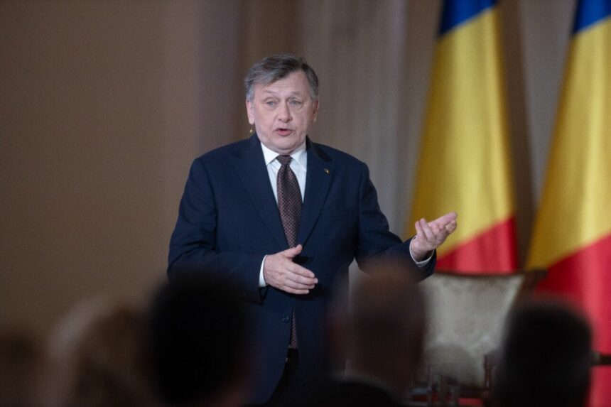 crin-antonescu,-despre-transferul-premierului-de-la-pnl-la-reper:-ilie-bolojan-este-eroul,-intre-ghilimele-sau-fara