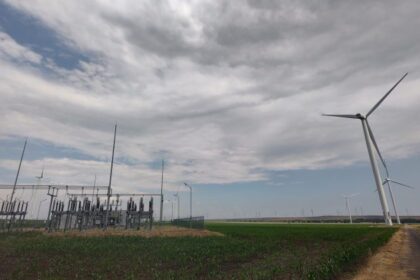 planul-lui-bolojan-pentru-descurajarea-„baietilor-destepti”-din-energie,-reguli-mult-mai-dure-indicatii-voalate-catre-anre,-care-va-dezbate-noul-regulament-de-racordare-la-retea-–-economica.net