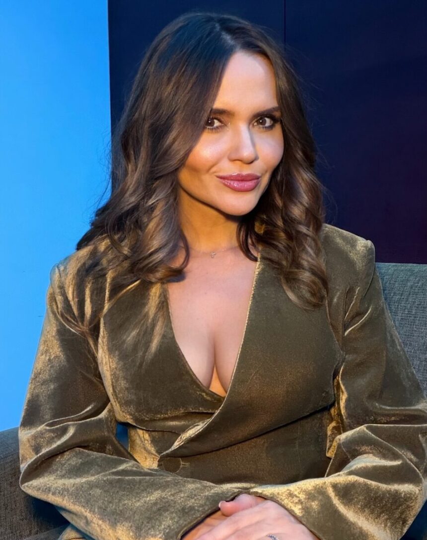 cristina-siscanu-pune-tunurile-pe-vedetele-modeste:-serios?-tu-te-lauzi-cu-asa-ceva?