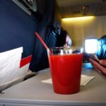 o-insotitoare-de-bord-explica-motivul-pentru-care-cola-dietetica-este-cea-mai-proasta-bautura-de-comandat-in-timpul-zborurilor