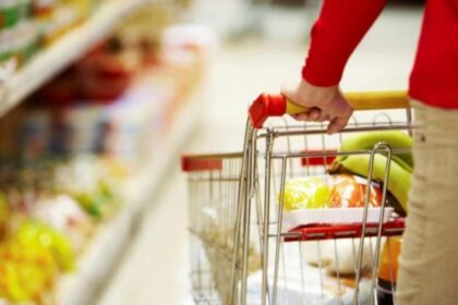 tot-mai-multi-romani-cauta-sa-faca-economie-la-cumparaturile-de-alimente.-raportul-care-arata-cat-de-saraci-am-ajuns