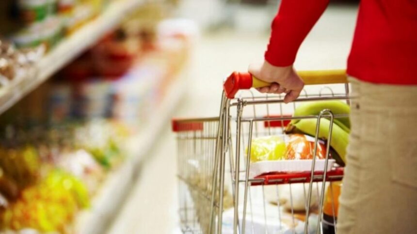 tot-mai-multi-romani-cauta-sa-faca-economie-la-cumparaturile-de-alimente.-raportul-care-arata-cat-de-saraci-am-ajuns