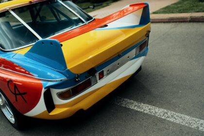 o-lucrare-de-alexander-calder-in-miscare:-primul-bmw-art-car-ajunge-la-bucuresti,-in-cadrul-rad-art-fair-|-revista-biz-–-prima-revista-de-business-din-romania