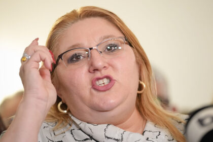 diana-sosoaca-cere-trimiterea-lor-la-munca-grea,-sa-vada-cum-se-castiga-cinstit-o-paine.-la-cine-se-refera