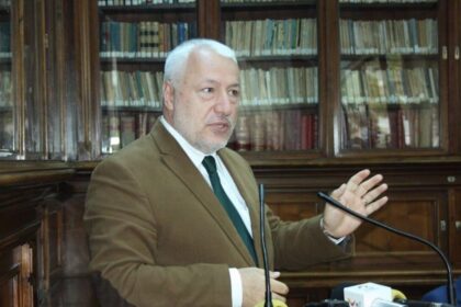 fostul-consilier-de-la-cotroceni,-iulian-fota,-riposteaza-dupa-scandalul-cu-agentul-de-politie-care-i-a-luat-permisul-si-denunta-un-abuz