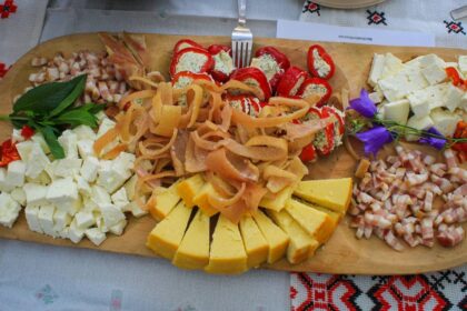 unde-mananci-direct-la-gazda:-s-a-lansat-harta-punctelor-gastronomice-locale-din-sudul-muntilor-fagaras-|-revista-biz-–-prima-revista-de-business-din-romania