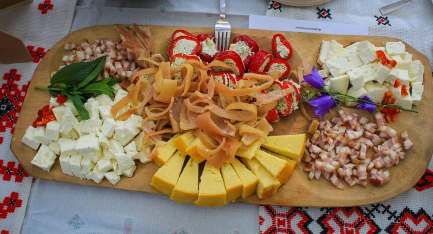 unde-mananci-direct-la-gazda:-s-a-lansat-harta-punctelor-gastronomice-locale-din-sudul-muntilor-fagaras-|-revista-biz-–-prima-revista-de-business-din-romania