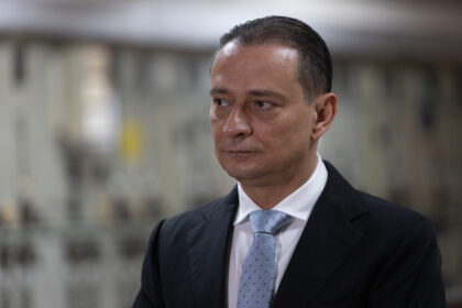 daniel-baluta:-lucrurile-nu-au-cum-sa-mearga-mai-bine-cand-un-om-se-leaga-cu-lanturi-de-scaun-si-spune-ca:-daca-voi-nu-ma-vreti,-eu-va-vreau